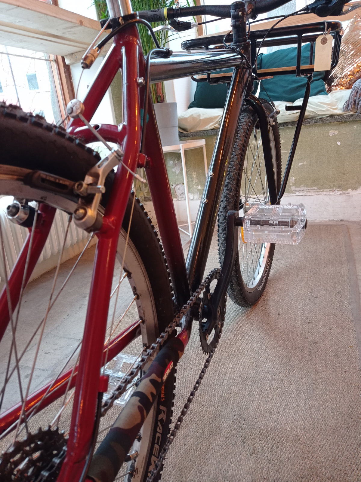 MTB Shadow Boxer Compact
